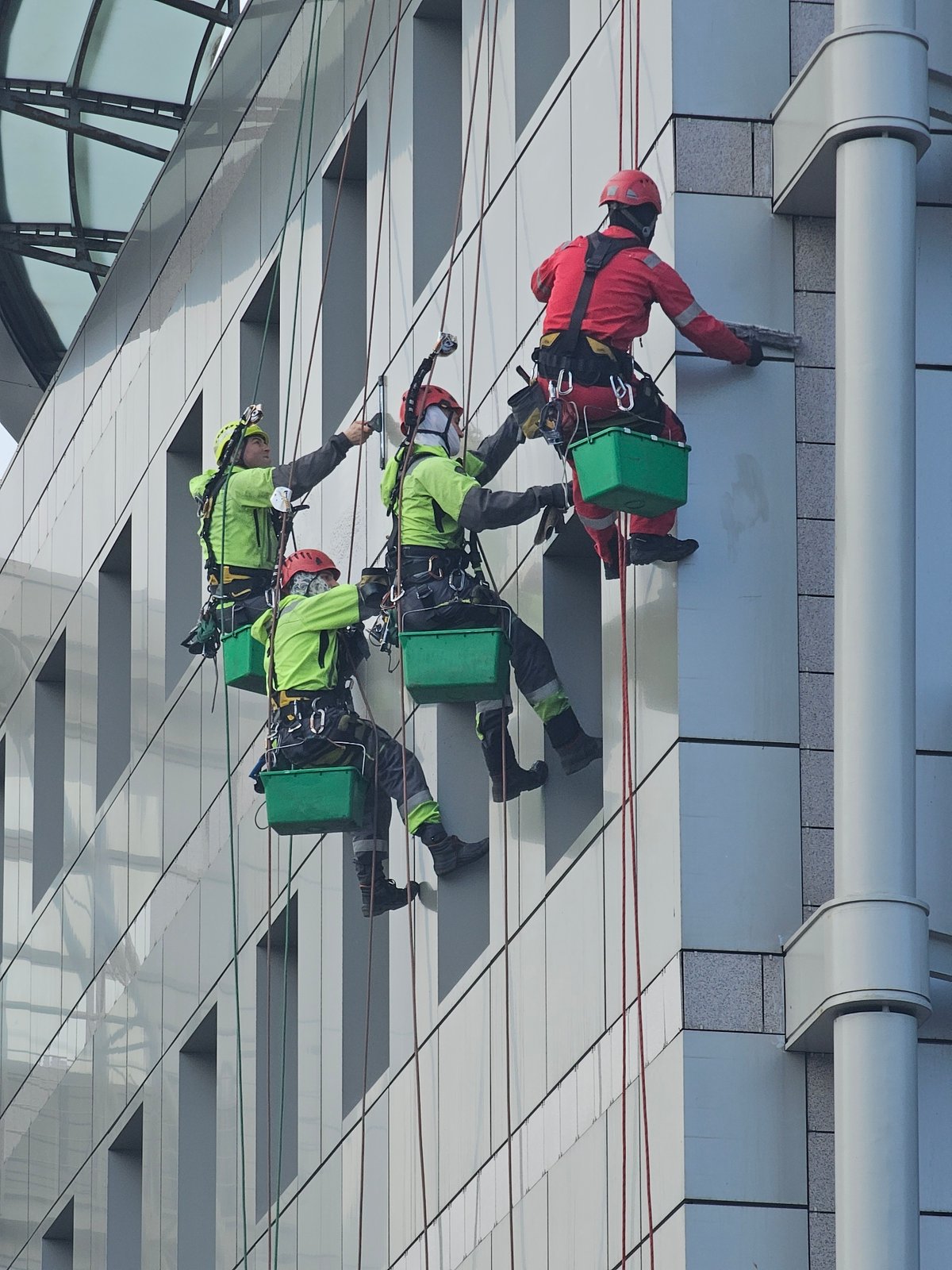 Morning routine activities documented across central Moscow locations