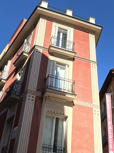 Tourist documents afternoon stroll through Madrid's Puerta del Sol