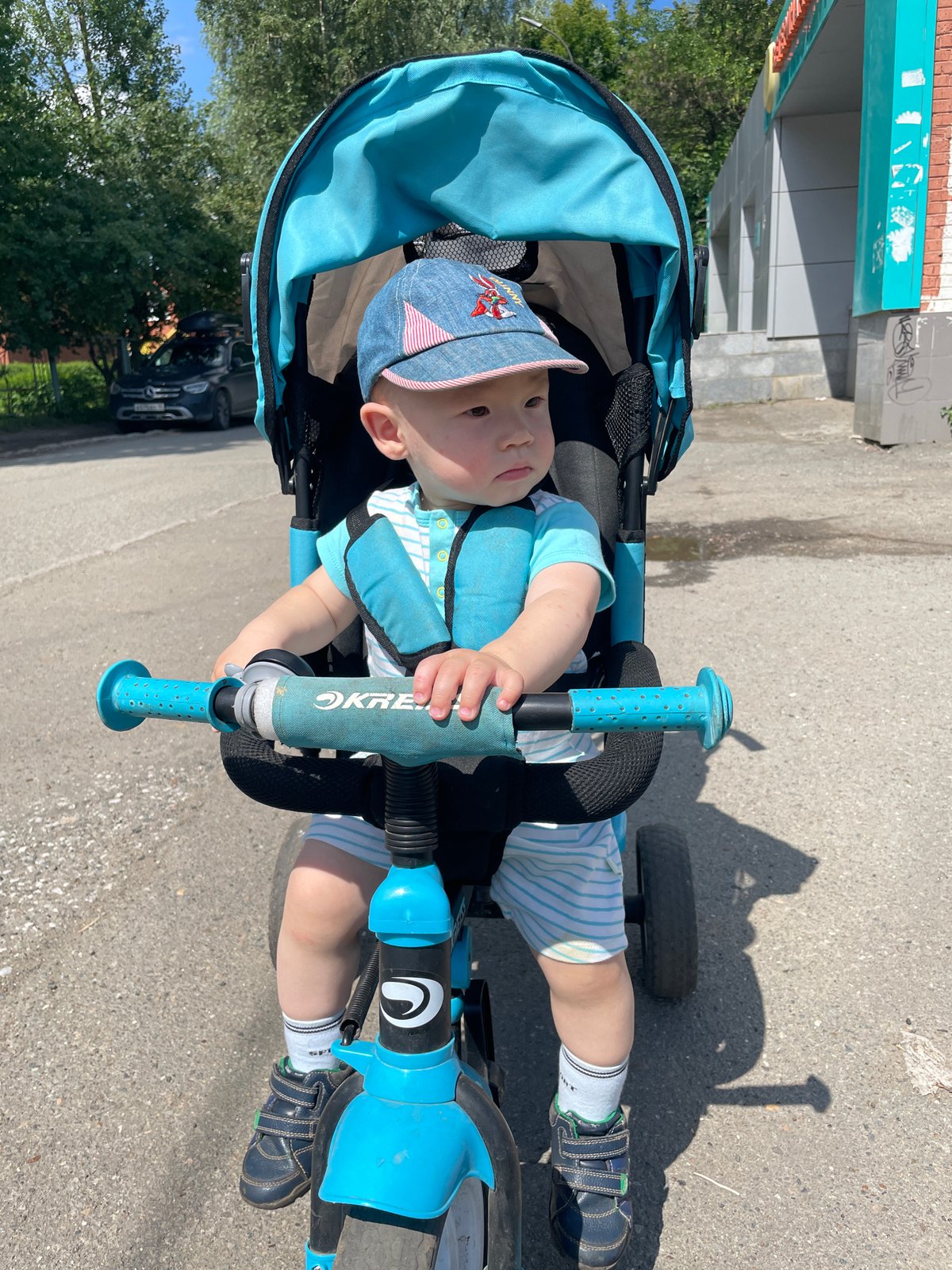 Morning walk through Izhevsk streets and shaded paths