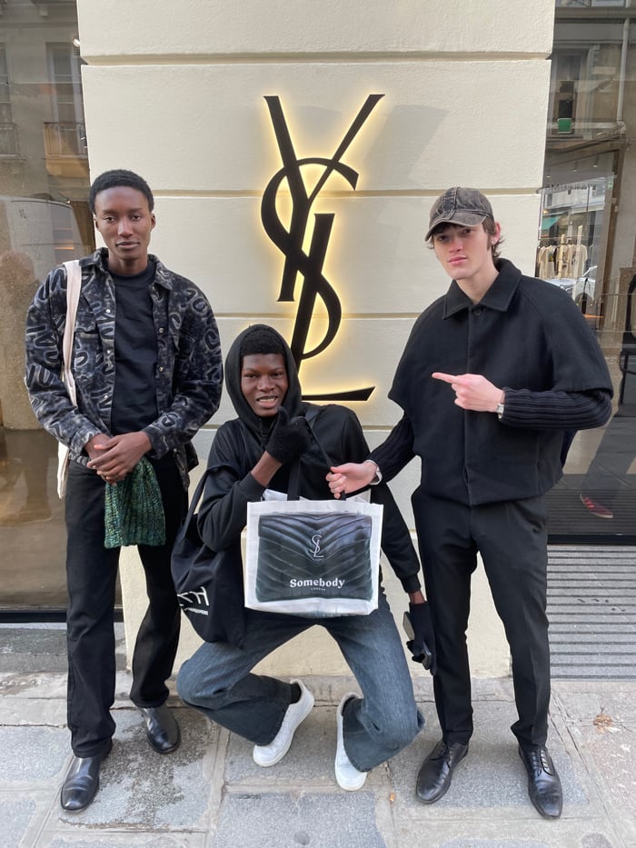 Everyday Paris moments captured across city center Sunday morning