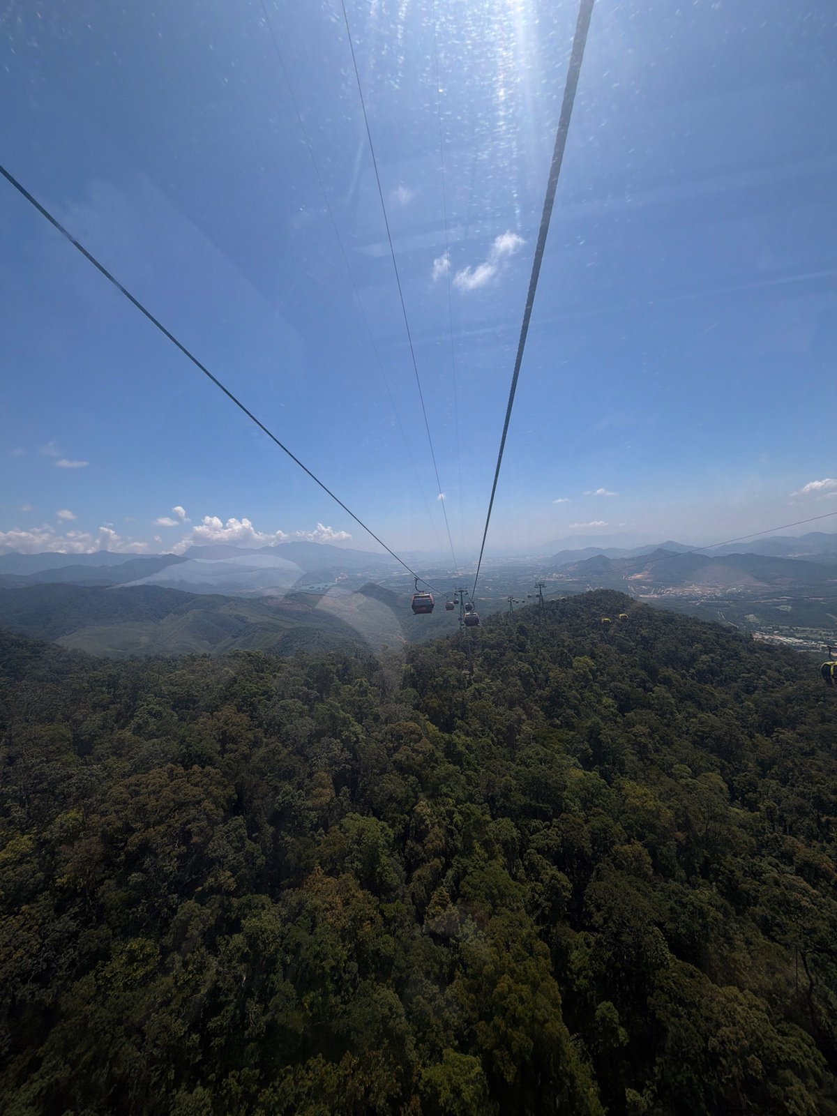 Cable car system operating over forested hills in Đà Nẵng