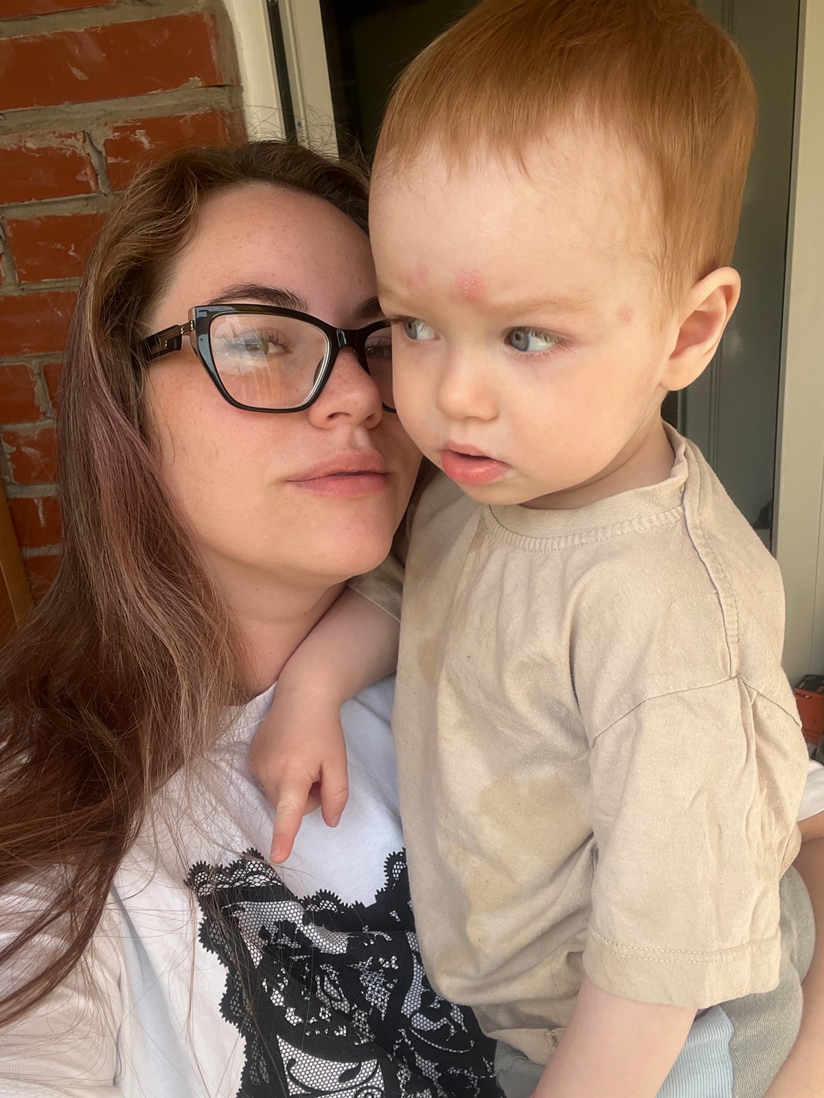 Woman documents morning routine and family moments in Chaikovsky