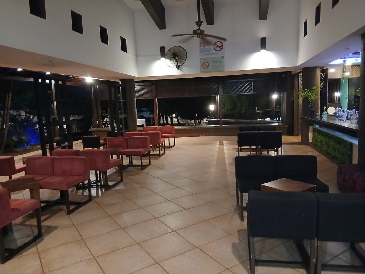 Evening scenes documented at Playa El Agua resort area