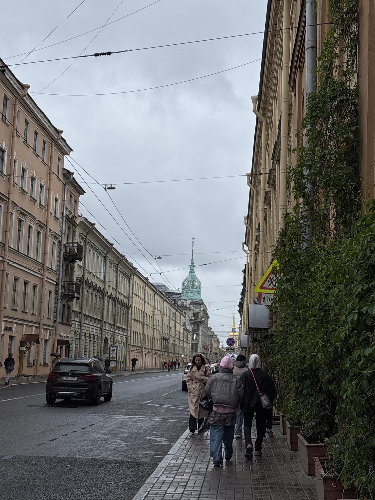 Tourist captures everyday Saint Petersburg street and canal scenes