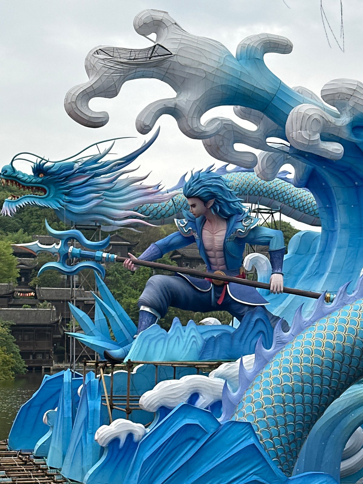 Traditional festival floats display on Liangjiang River draws crowds
