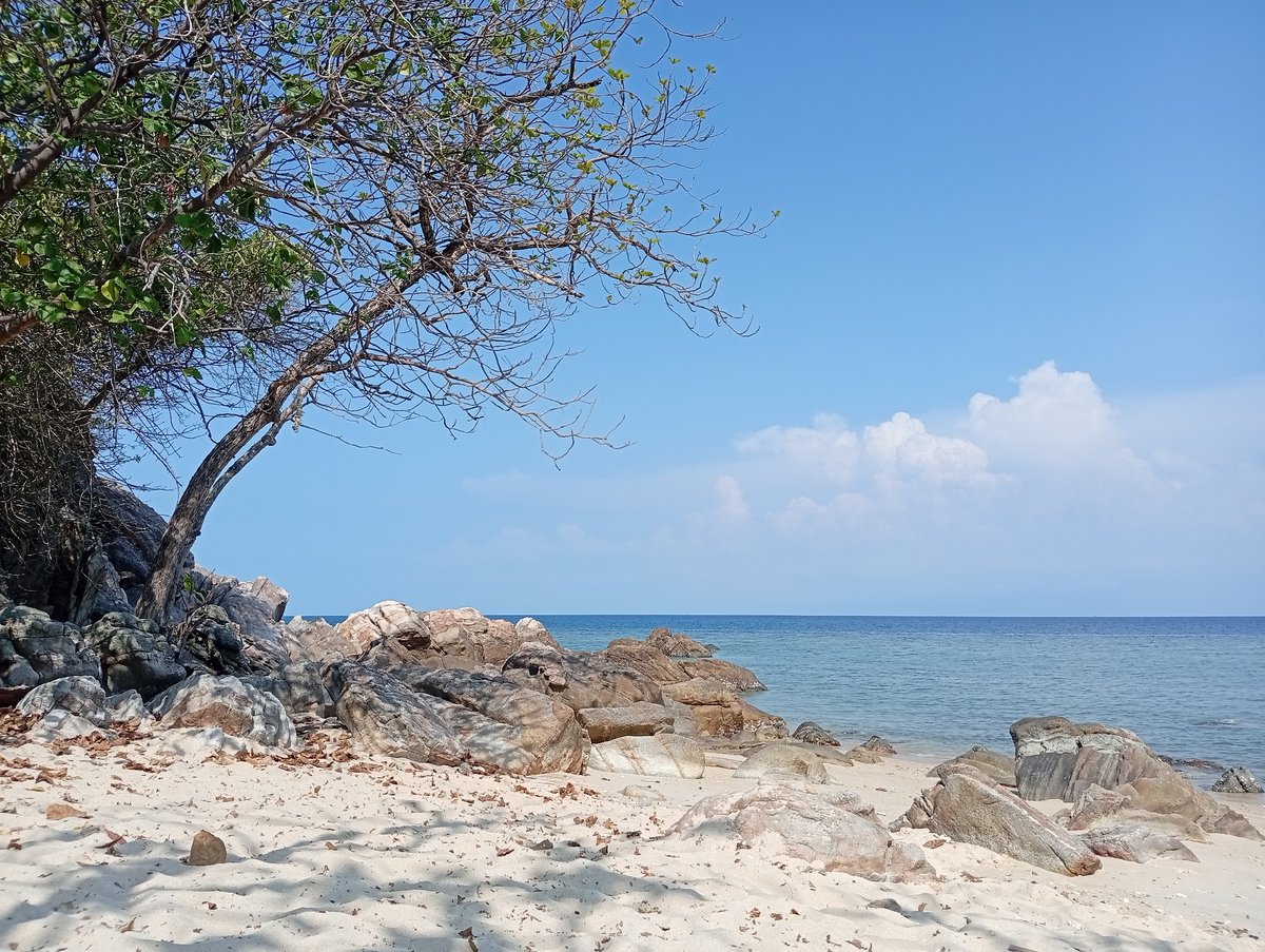 Quiet morning beach scene documented in Baan Sri Thanu