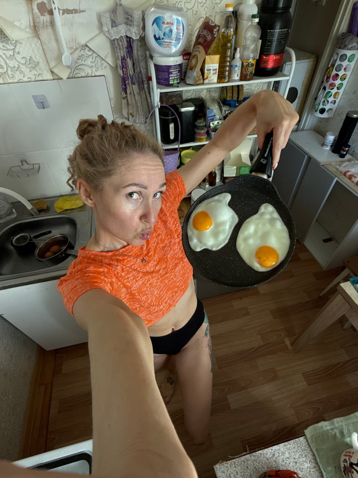 Woman's morning self-care routine documented in Chaikovsky, Russia