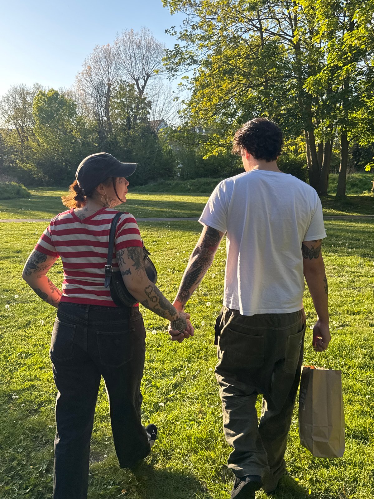 Couple spotted in London park on sunny afternoon