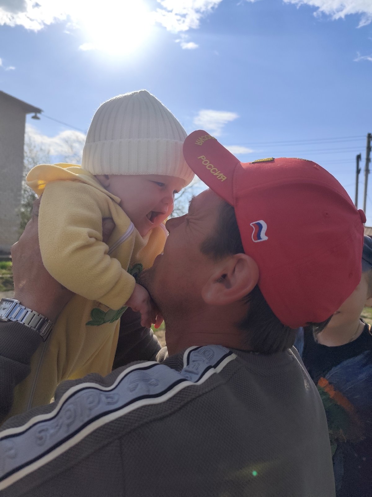 Father and baby spotted during spring outing in Фоки