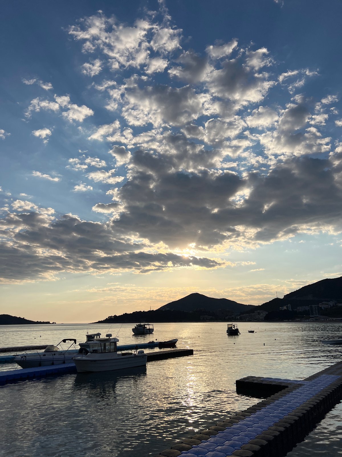 Georgian visitor spotted at Budva harbor during evening hours