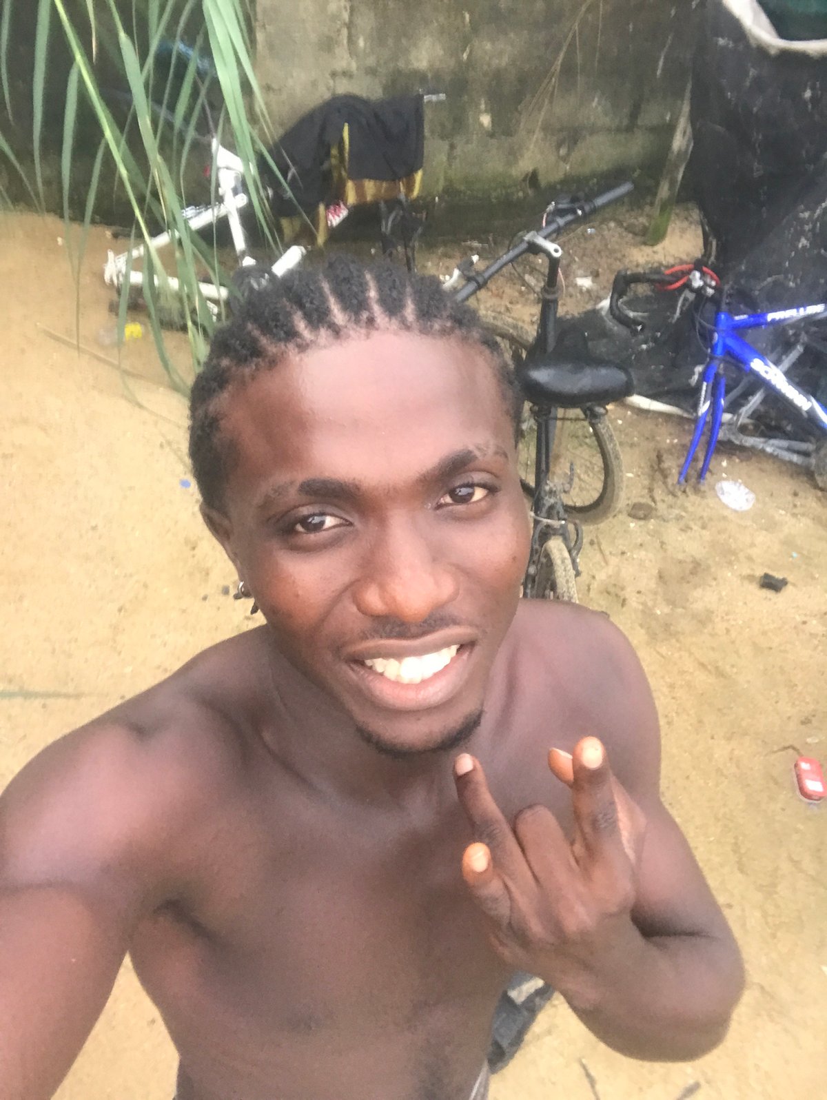 Man documents neighborhood through selfies and environmental photos