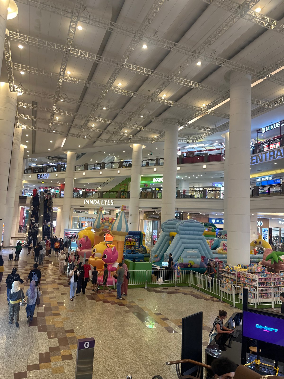 Tourist documents mall-hopping tour through central Kuala Lumpur