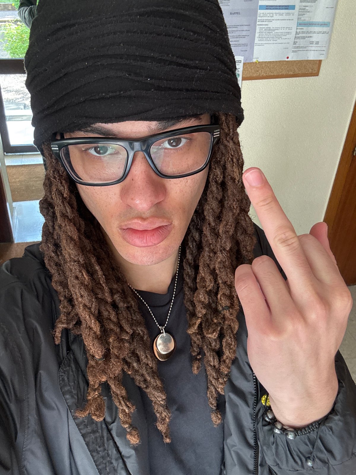 Young person with dreadlocks spotted across Les Ulis, Orsay