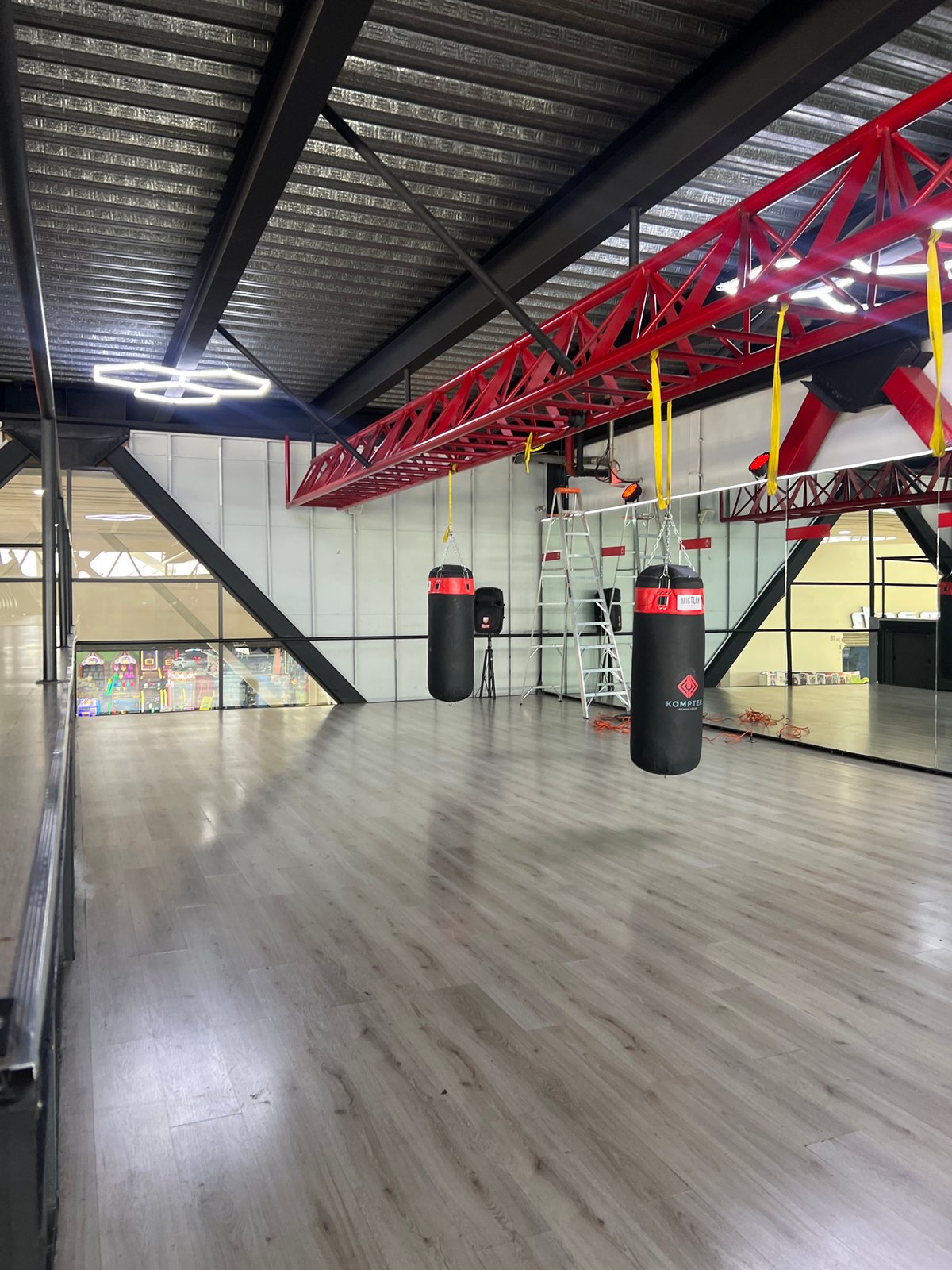 Evening workout session observed at Cholula gymnasium