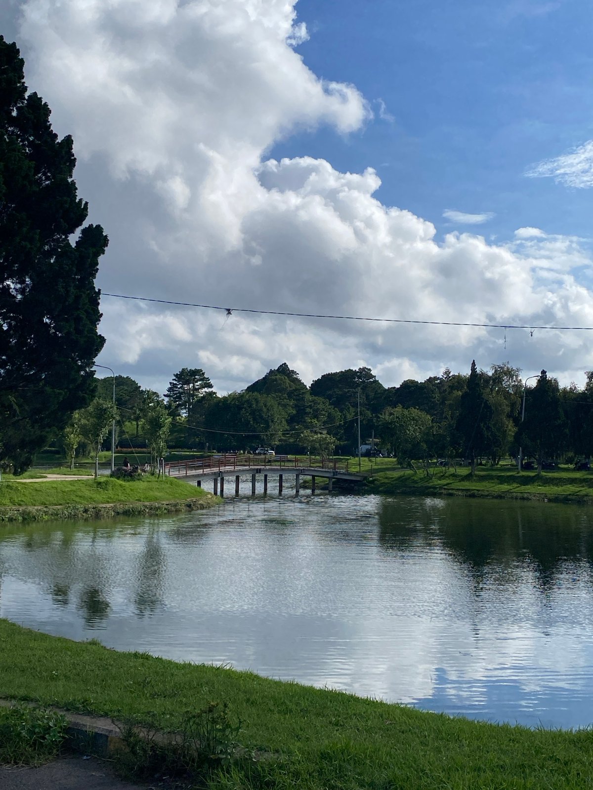 Lakeside and street scenes around central Đà Lạt
