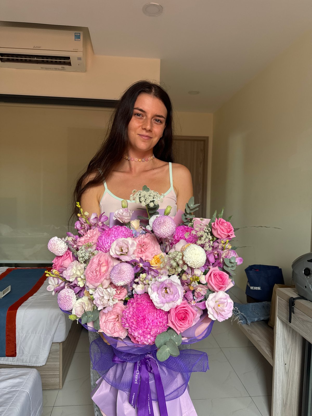 Hotel morning in Nha Trang: flowers, mirror selfies, rooftop views
