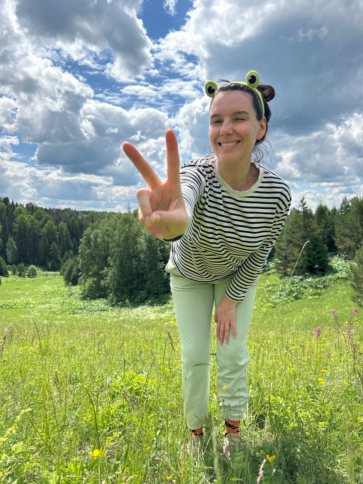 Morning leisure activities captured in Альняш, Russia green spaces