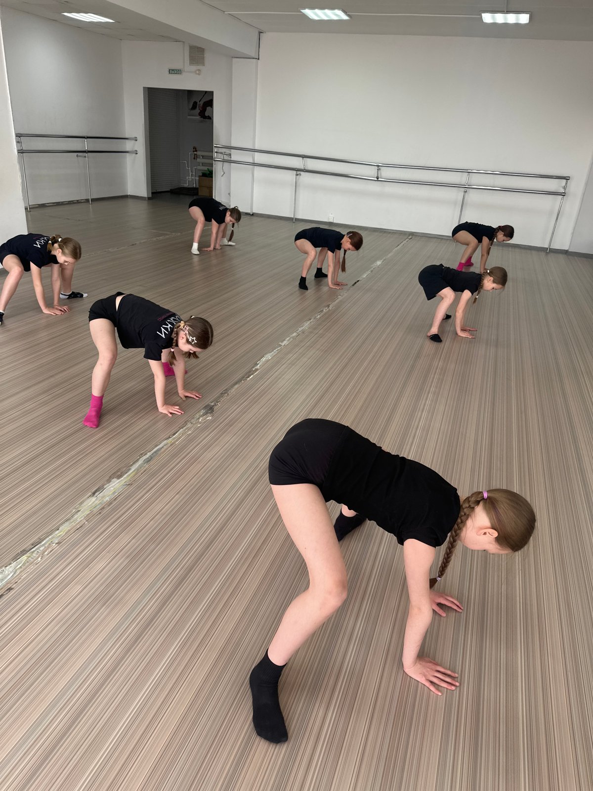Young dancers practice ballet routines in Votkinsk studio