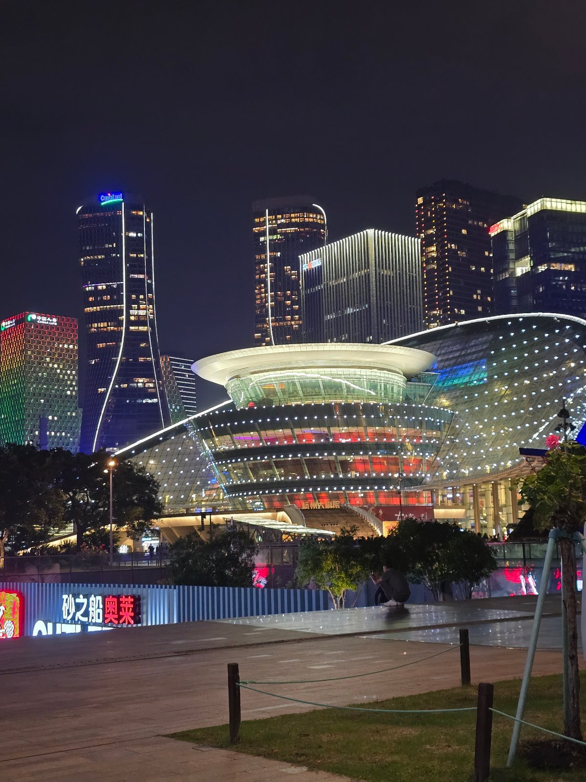 Urban scenes documented across Shangcheng District over three hours
