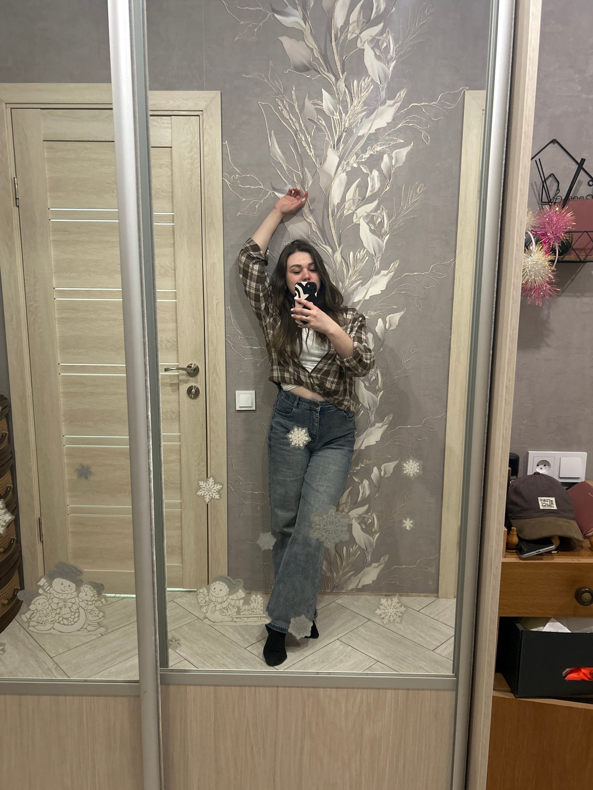 Evening domestic moments captured in Noviy household