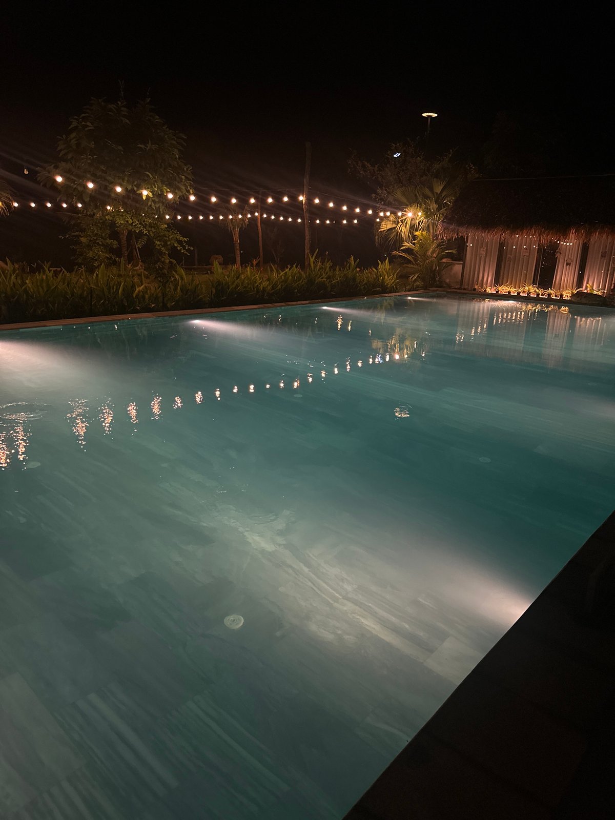 Restaurant hangout in Nam Hoa Lư Ward with pool