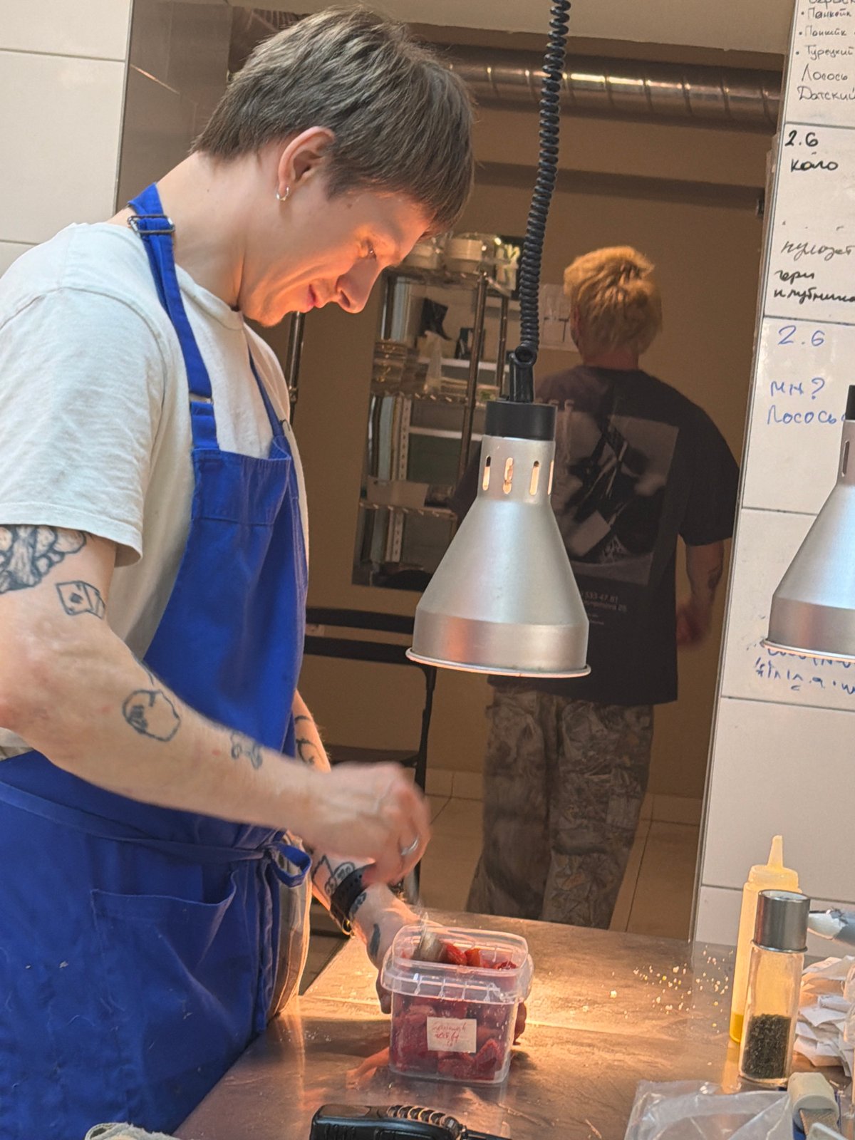 Belgrade kitchen chronicles: meal preparation documented over 36 minutes