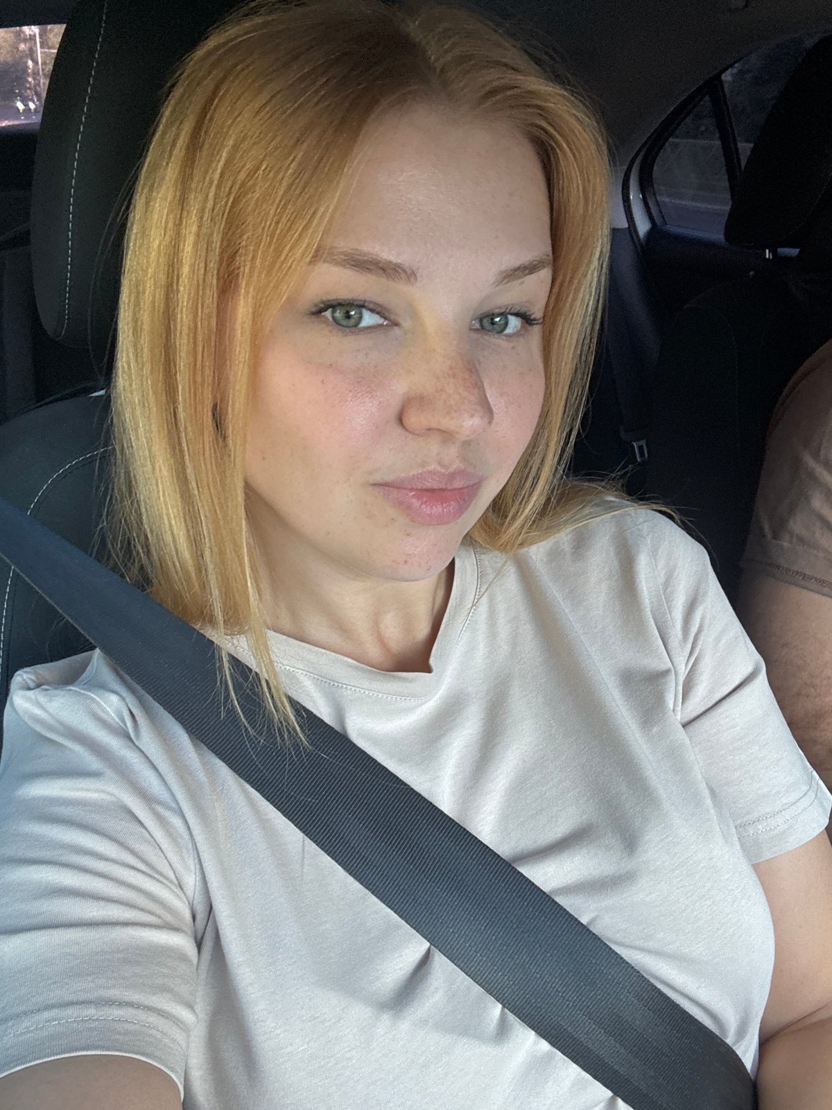 Sunny August morning in Rusanovo: car rides, portraits, outdoor stroll