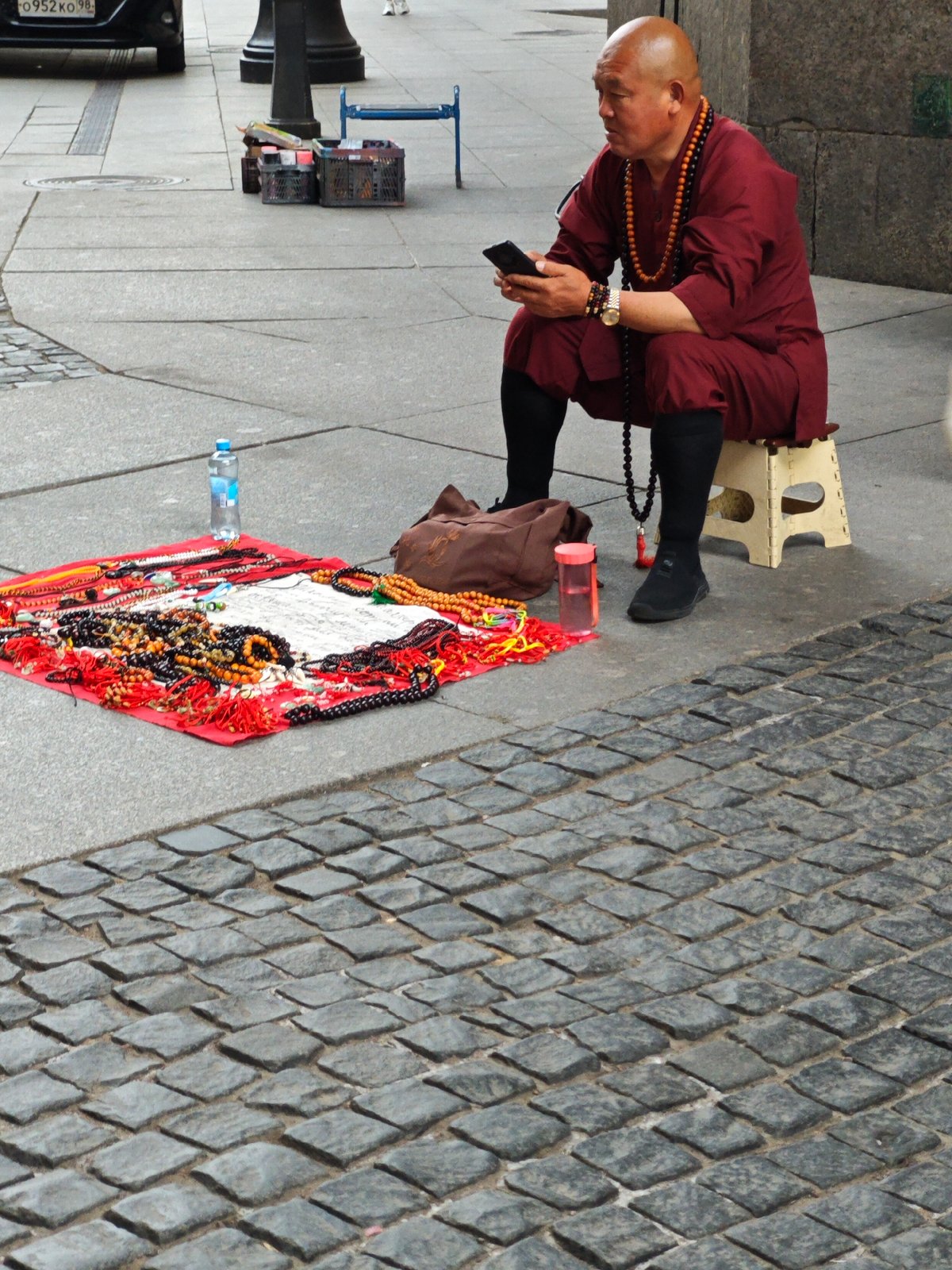 Street musicians, pedestrians spotted near Kazan Cathedral in Petersburg