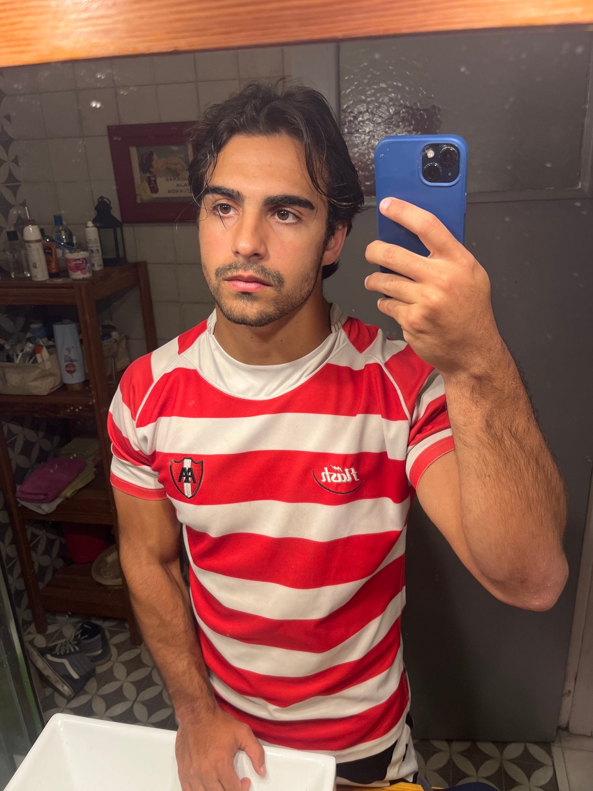 Soccer fan takes bathroom selfies in Avellaneda