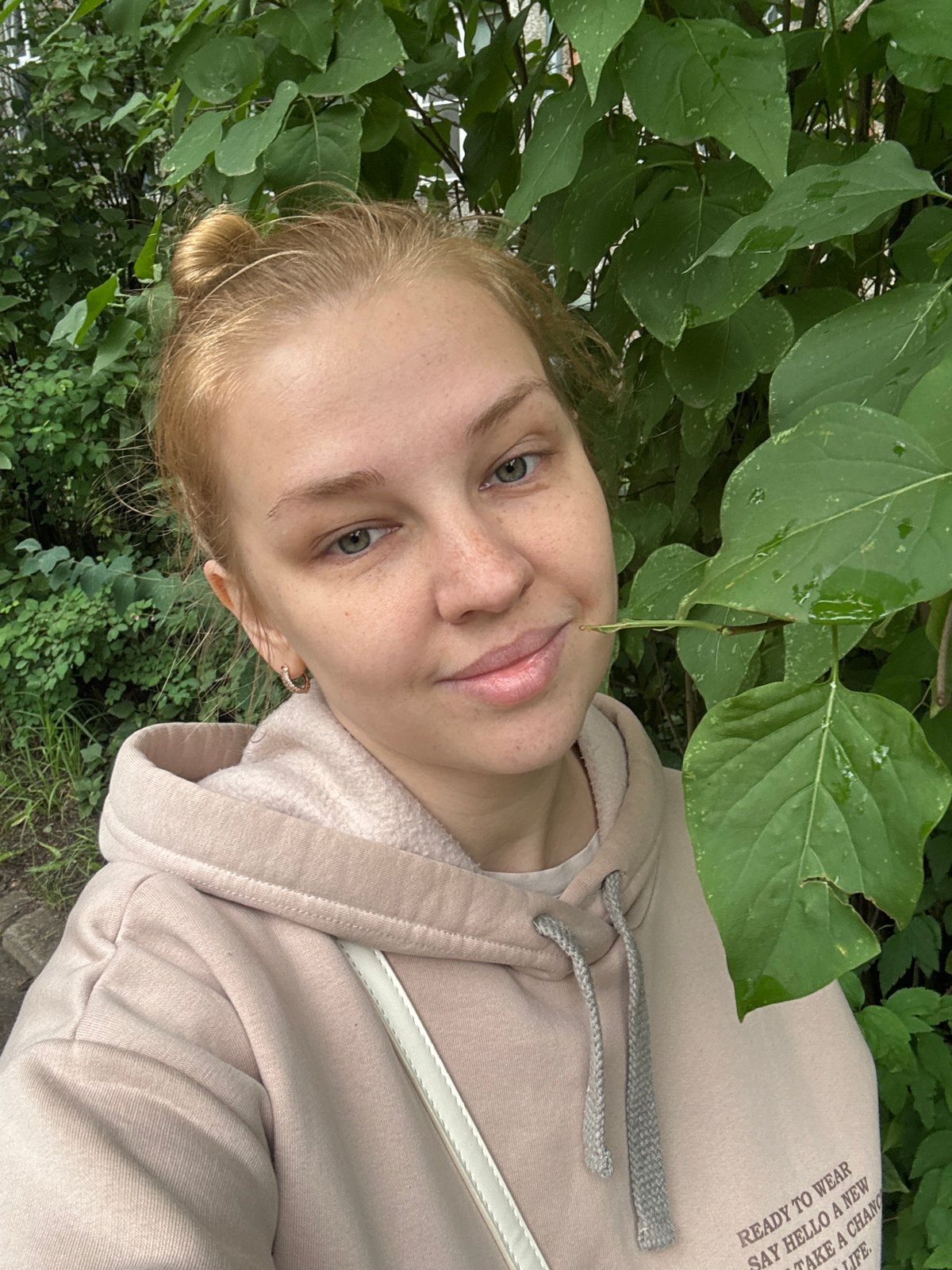 A quiet summer morning in Rusanovo, inside and out.