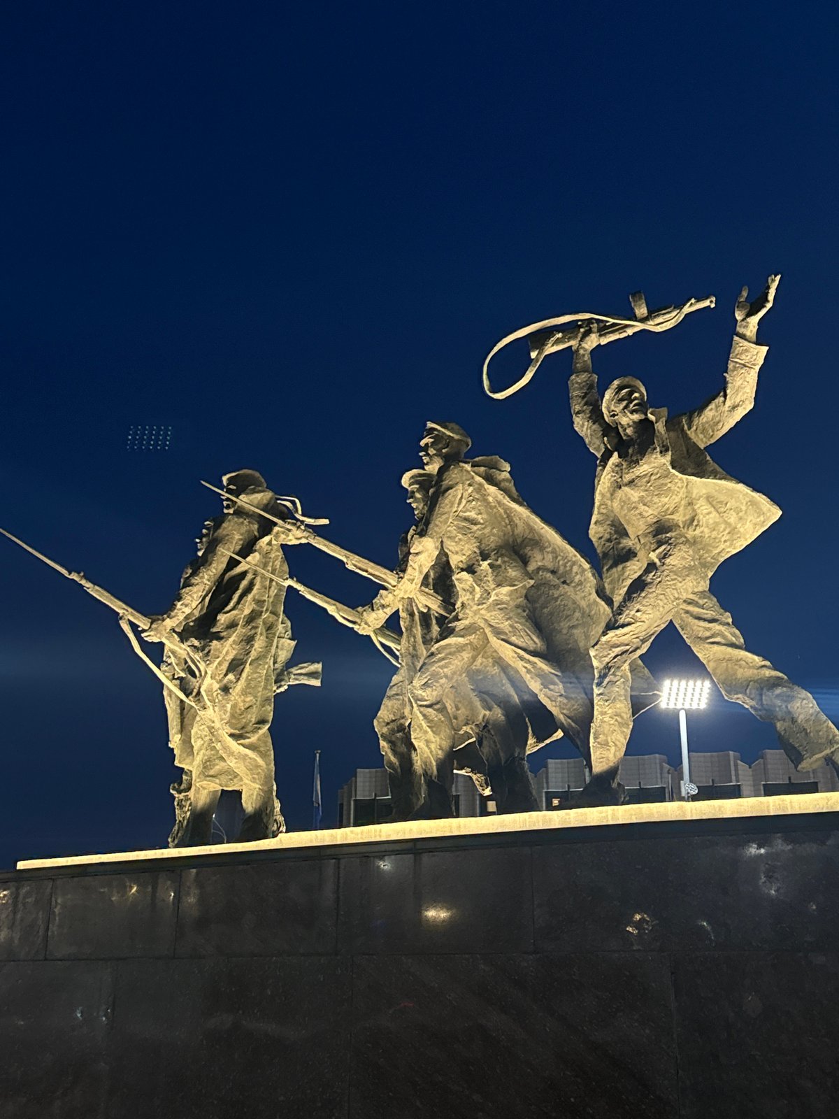 Evening documentation of Saint Petersburg war memorials captured