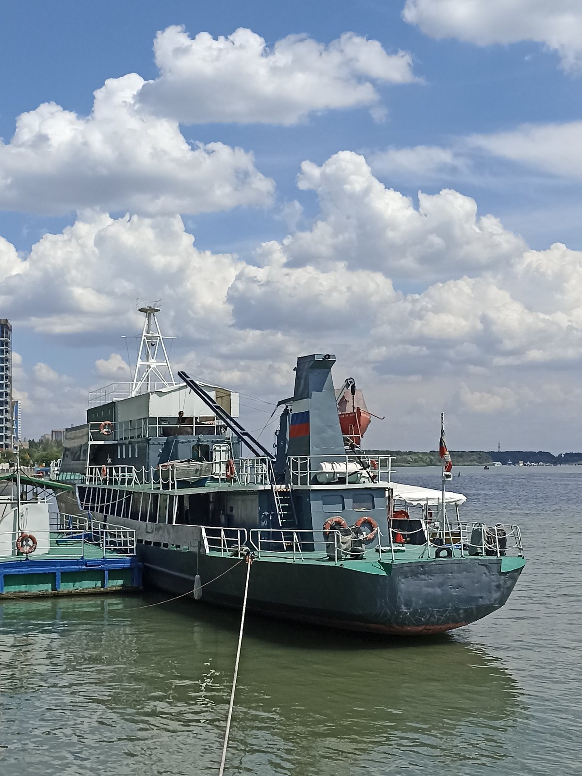 Rostov-on-Don embankment: ships, statues, and riverside monuments