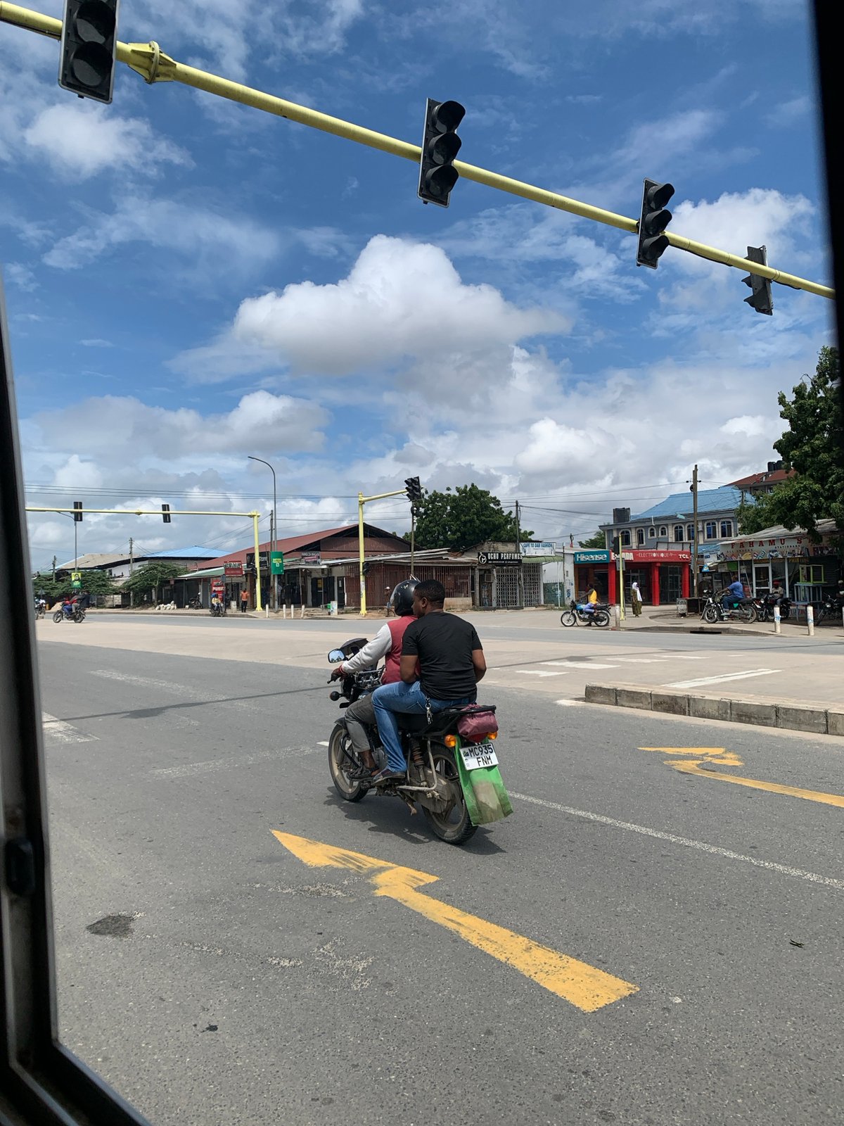Daily street life documented in Dar es-Salaam, Tanzania