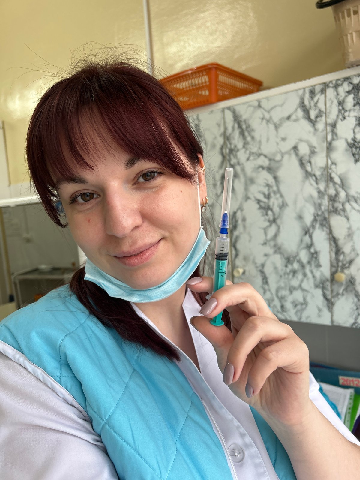 Medical worker takes selfie with syringe in Russia