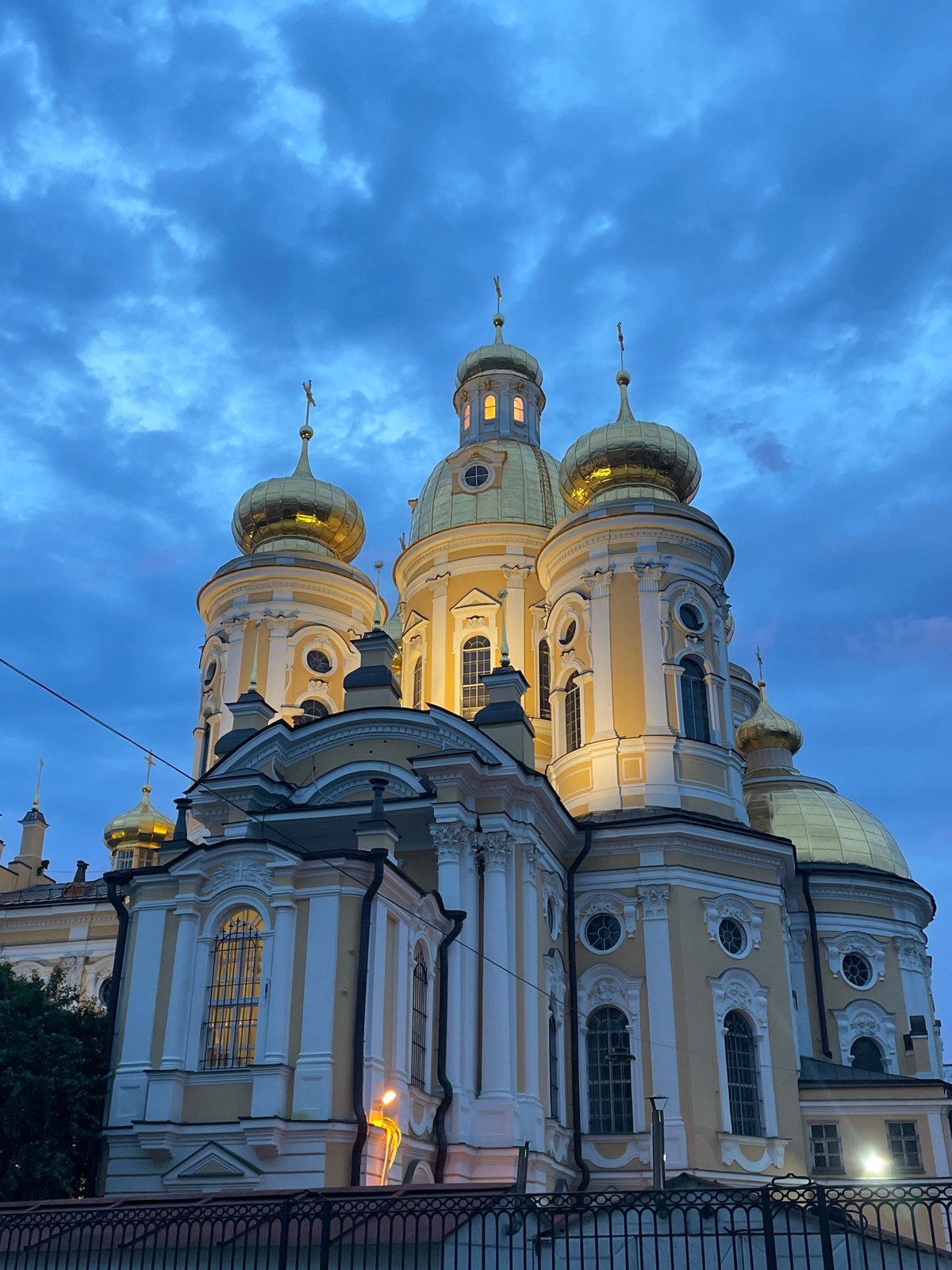 A summer evening across St. Petersburg's streets and food spots