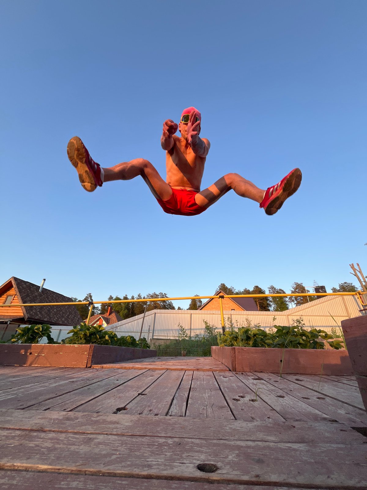 Man performs acrobatic flip in Chaikovsky, Russia