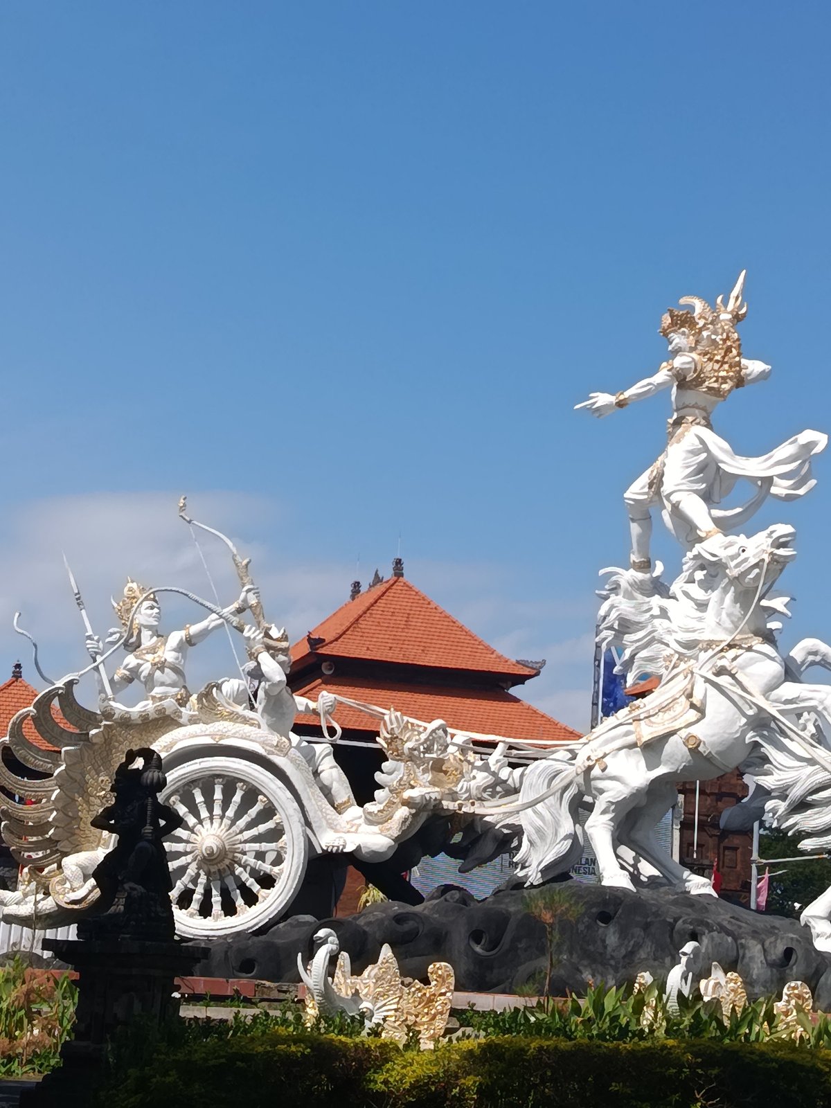 Kuta's iconic chariot roundabout sculpture from multiple angles