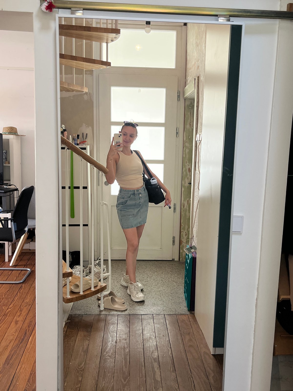 Woman takes selfies in renovation apartment in Saarbrücken