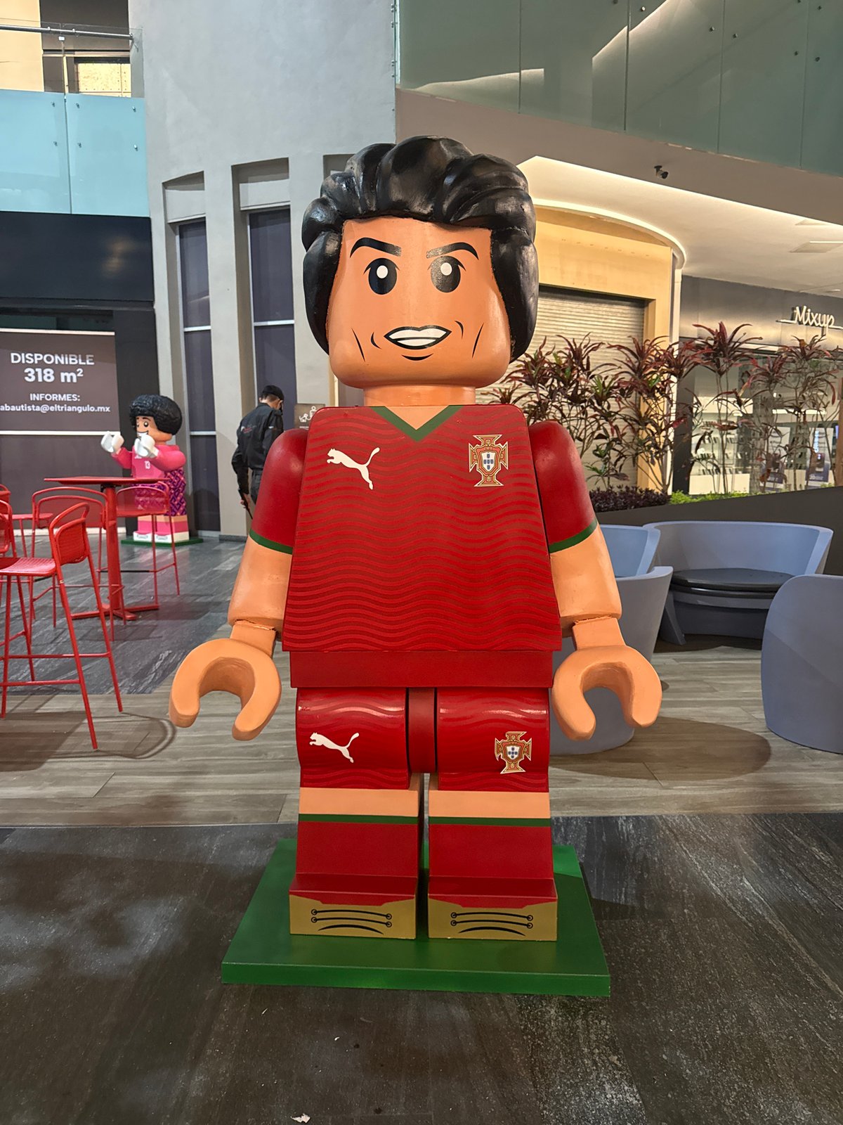 Cristiano Ronaldo Lego figure displayed in Puebla commercial space
