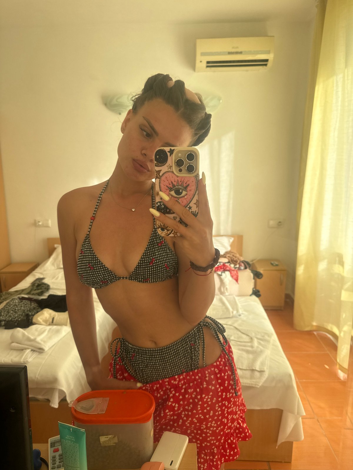 Hotel mirror selfie in a beachy outfit, Primorsko.