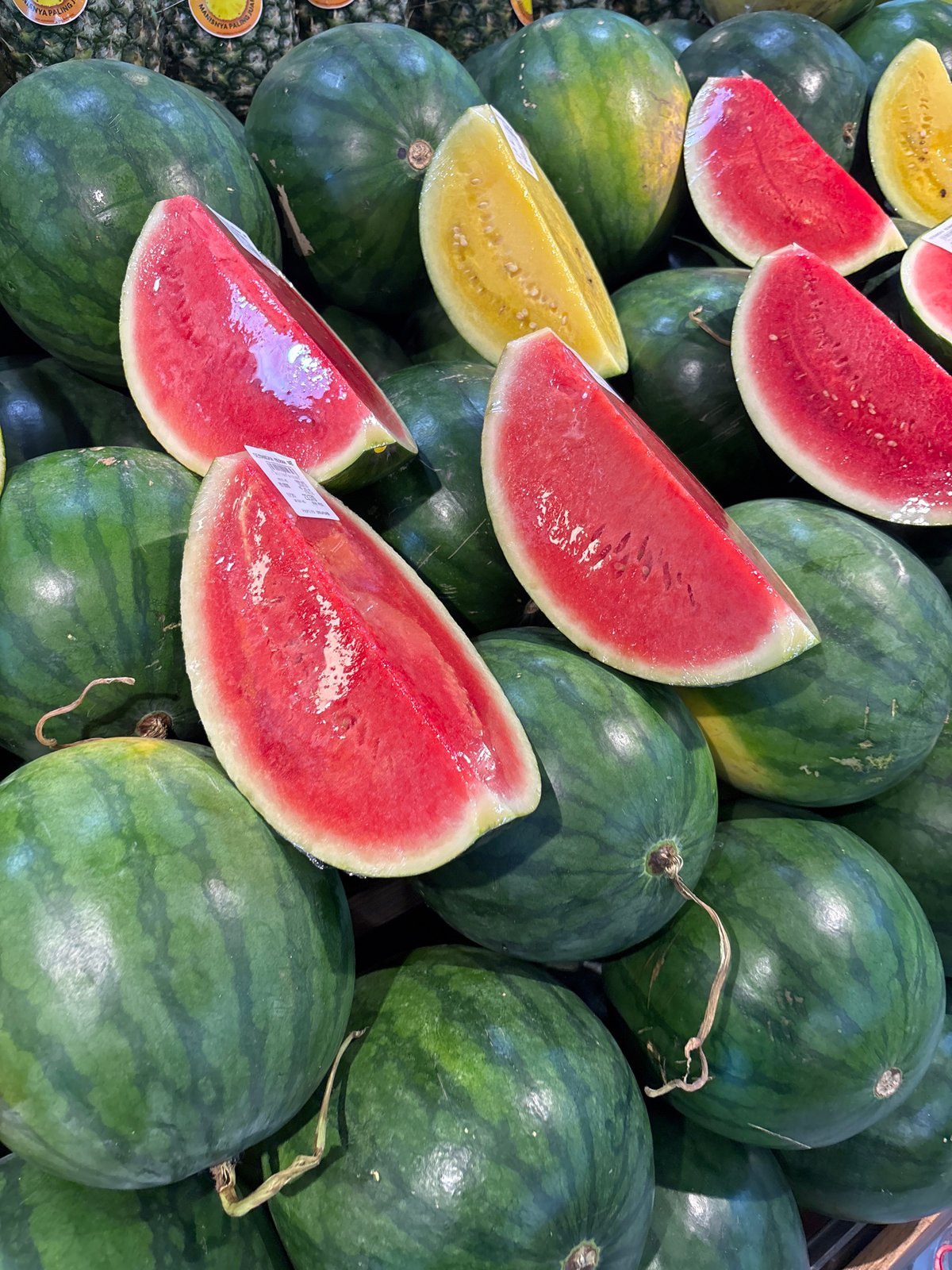 Fruit market display observed in Kuta Selatan, Indonesia