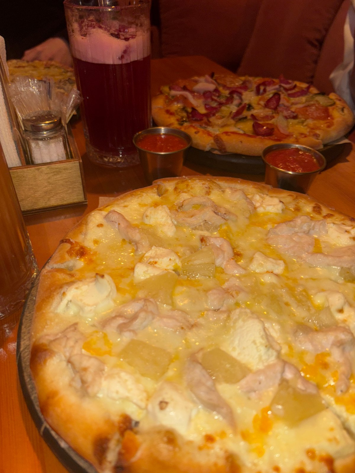 Casual dinner documented at Perm restaurant, pizzas and drinks