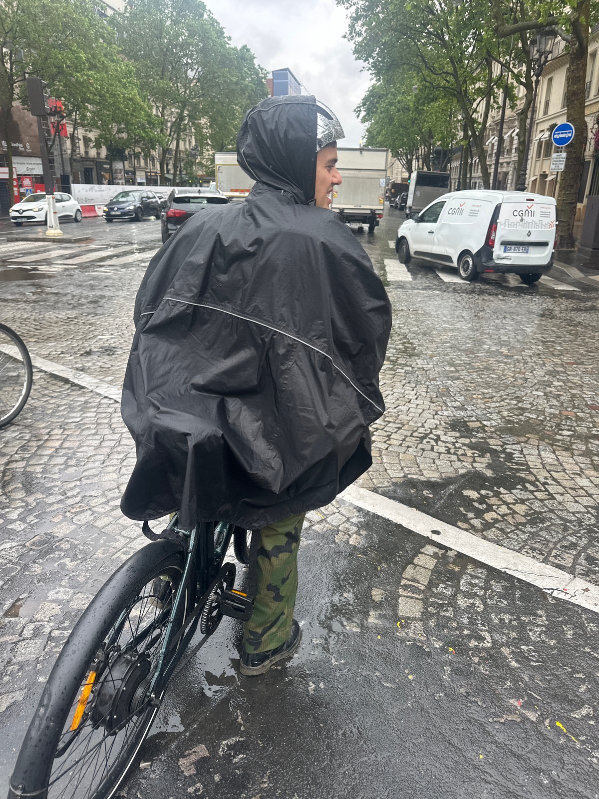Morning rain brings umbrellas and ponchos to Paris streets