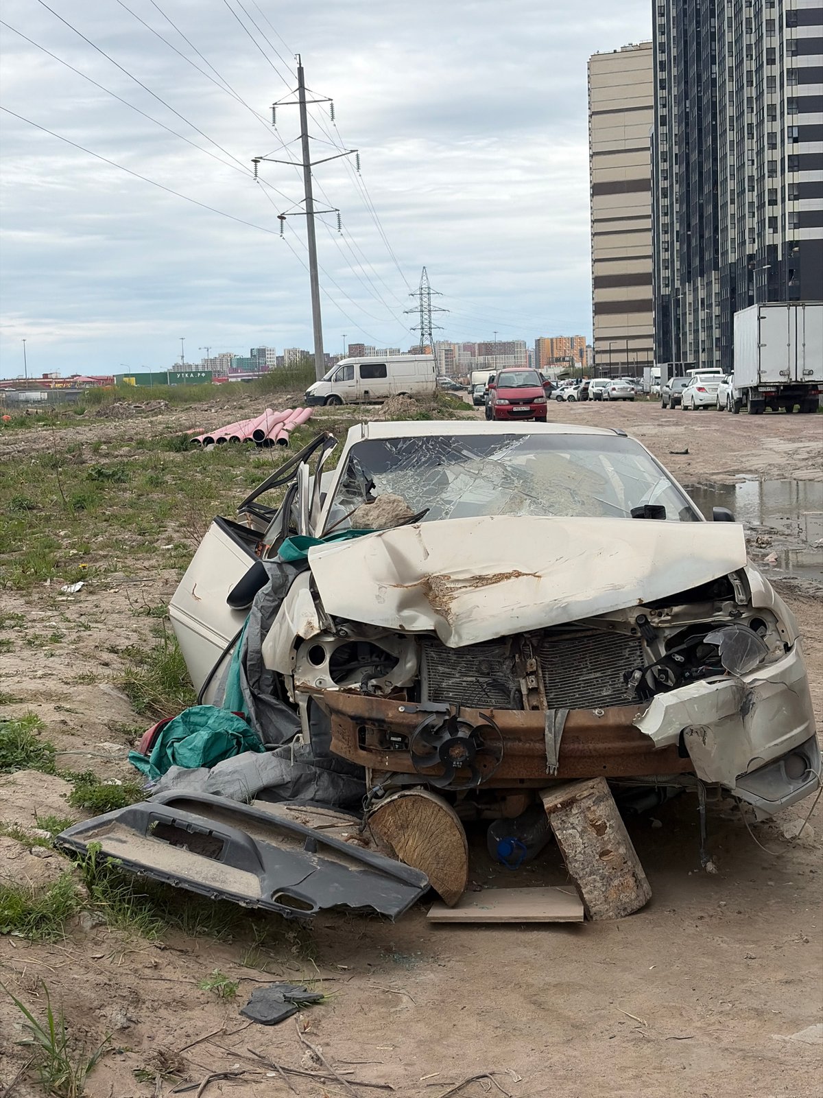 Damaged vehicles and woman observed in Saint Petersburg lot