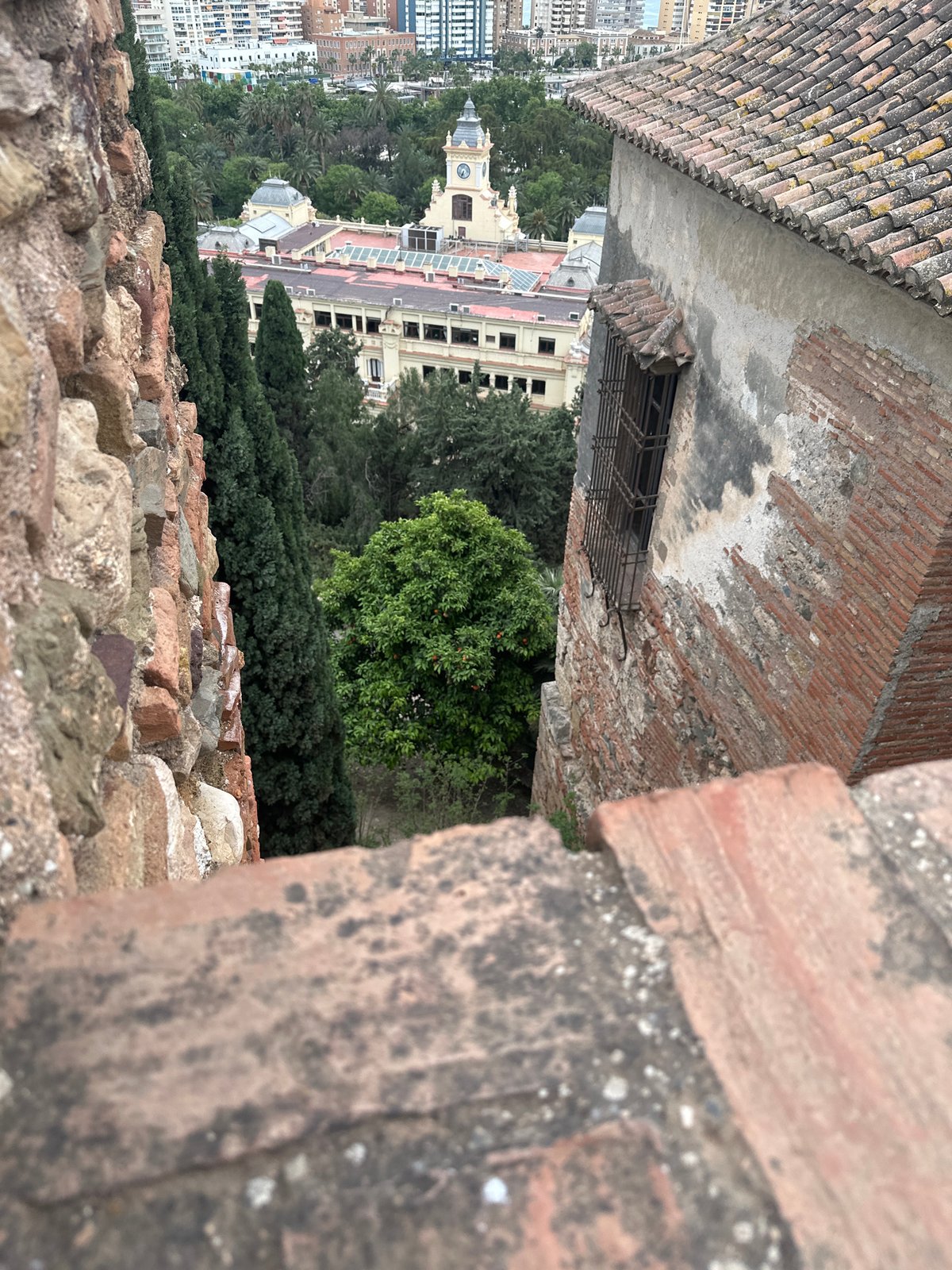 Tourist captures panoramic views of Málaga from historic fortification