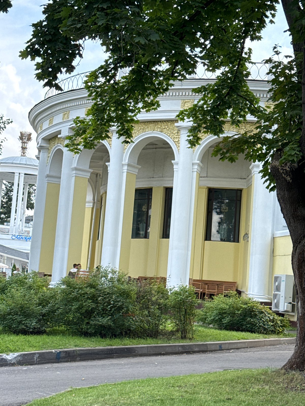 Cafes, colonnades, and classical details in central Moscow