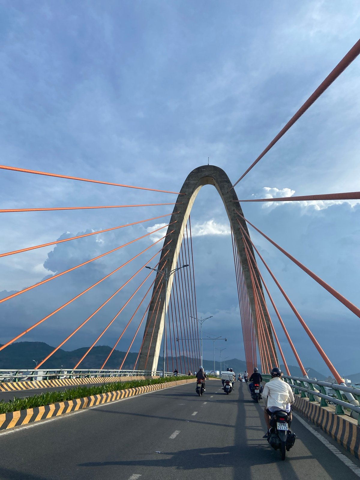 Motorcycle traffic on Đà Nẵng's Dragon Bridge