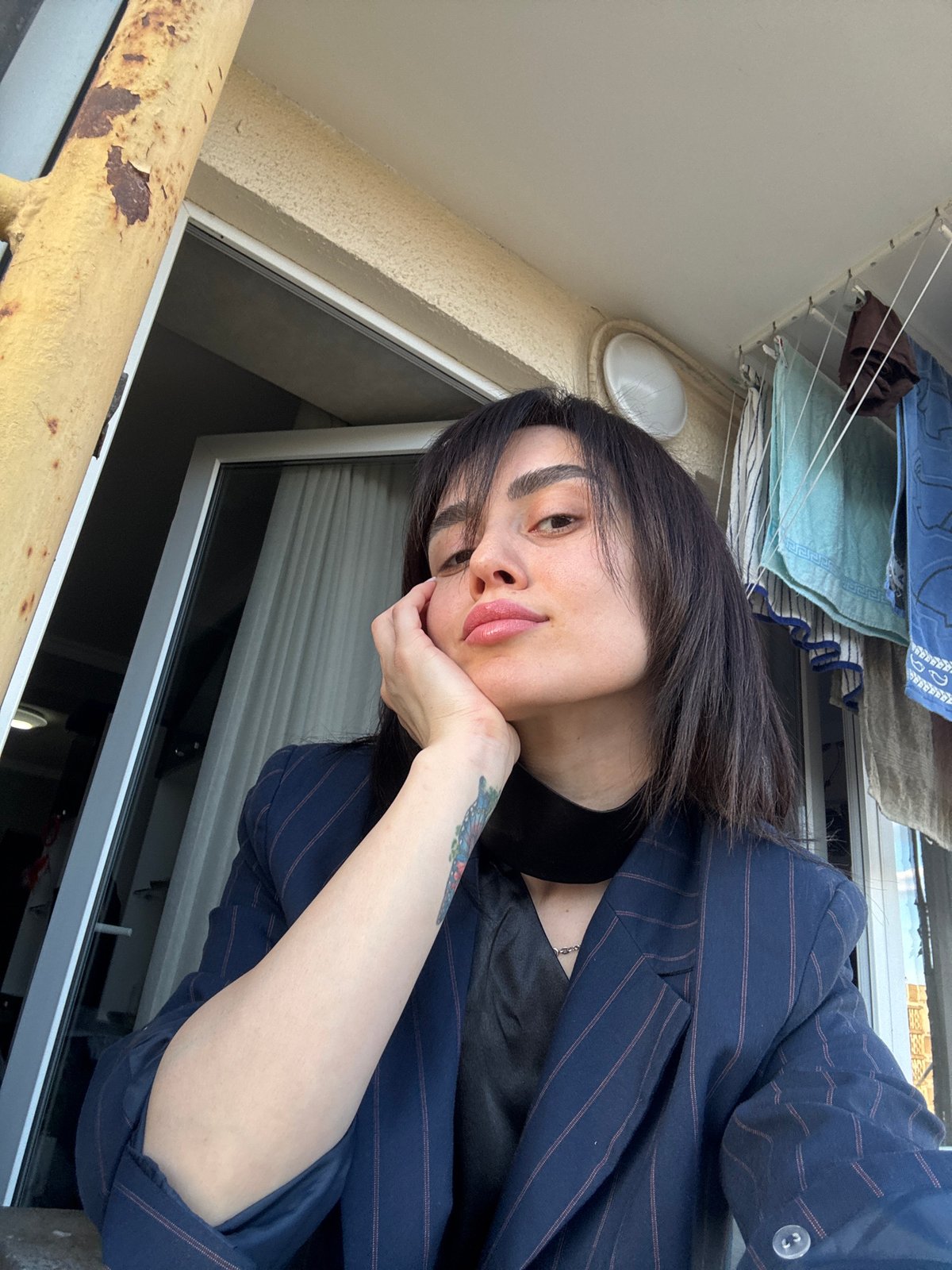 Woman documents daily routine with selfies and cooking in Tbilisi
