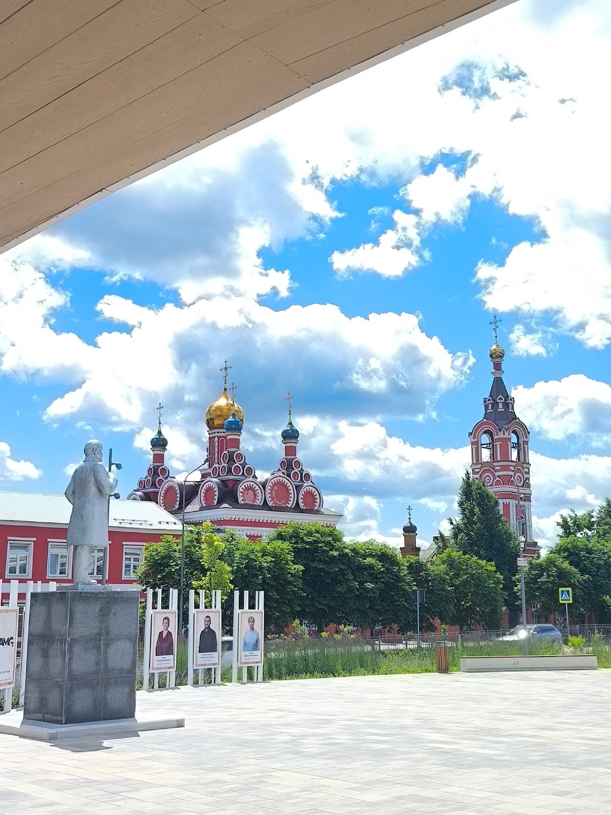 Street-level tour of Taldom's churches, monuments, and town center