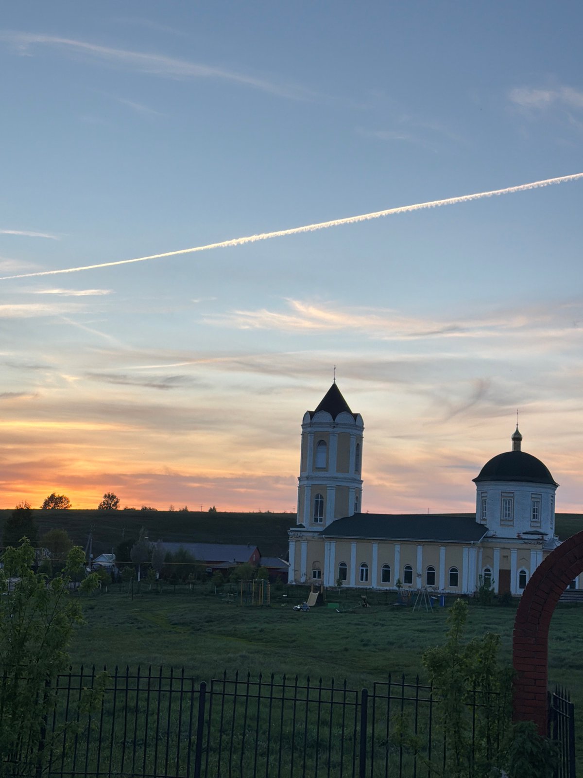 Evening scenes captured around Russian cathedral in Ільбухтино